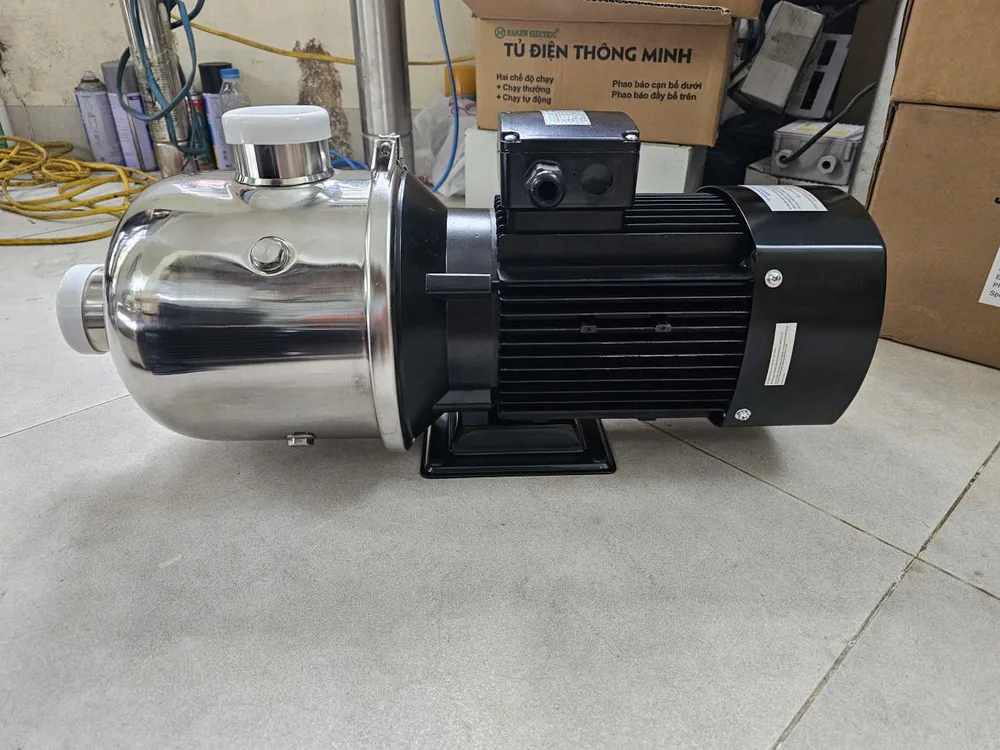 Cáp điện và thân bơm chìm